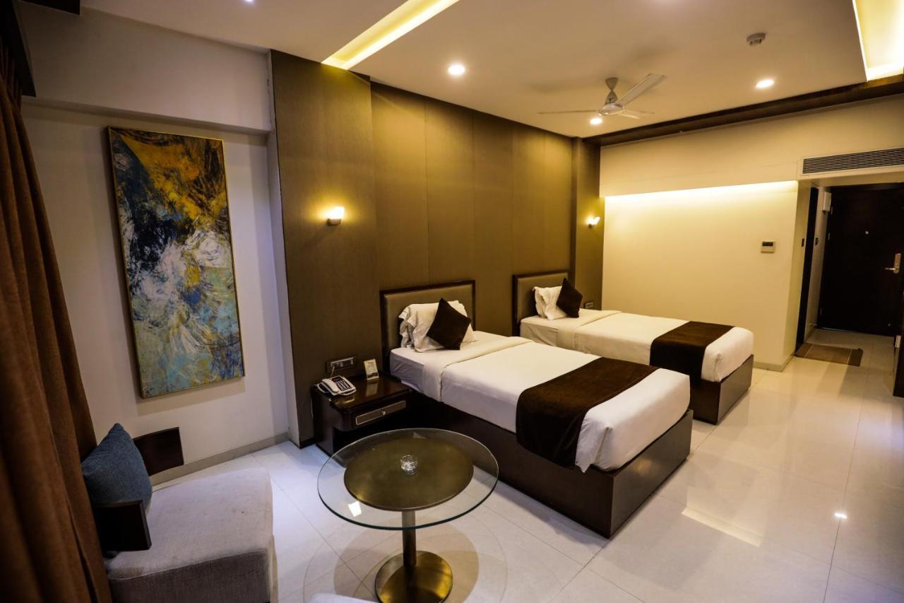 Hotel Atithi, Aurangabad Ngoại thất bức ảnh