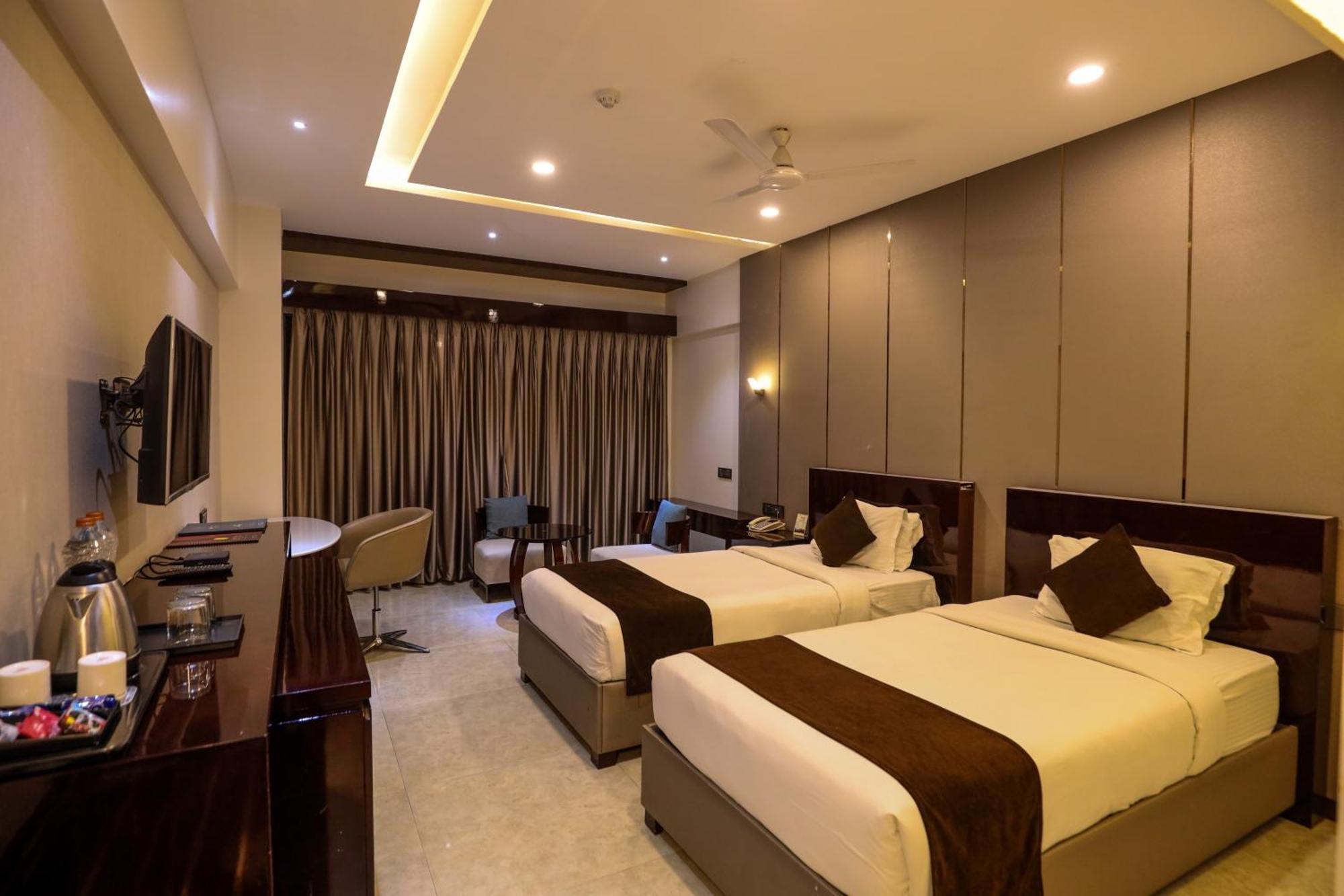 Hotel Atithi, Aurangabad Ngoại thất bức ảnh