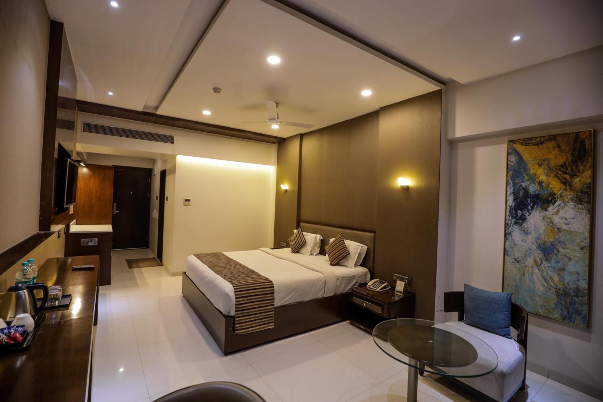Hotel Atithi, Aurangabad Ngoại thất bức ảnh
