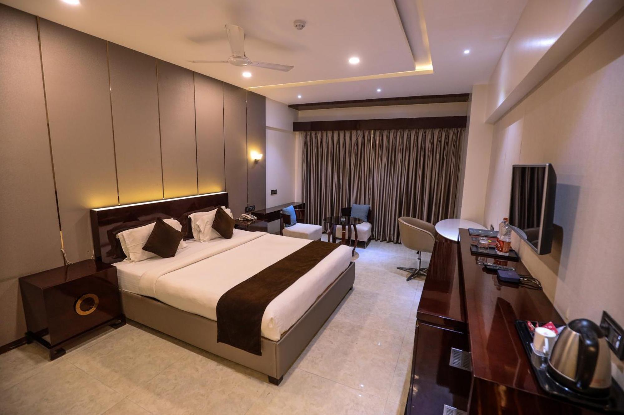 Hotel Atithi, Aurangabad Ngoại thất bức ảnh