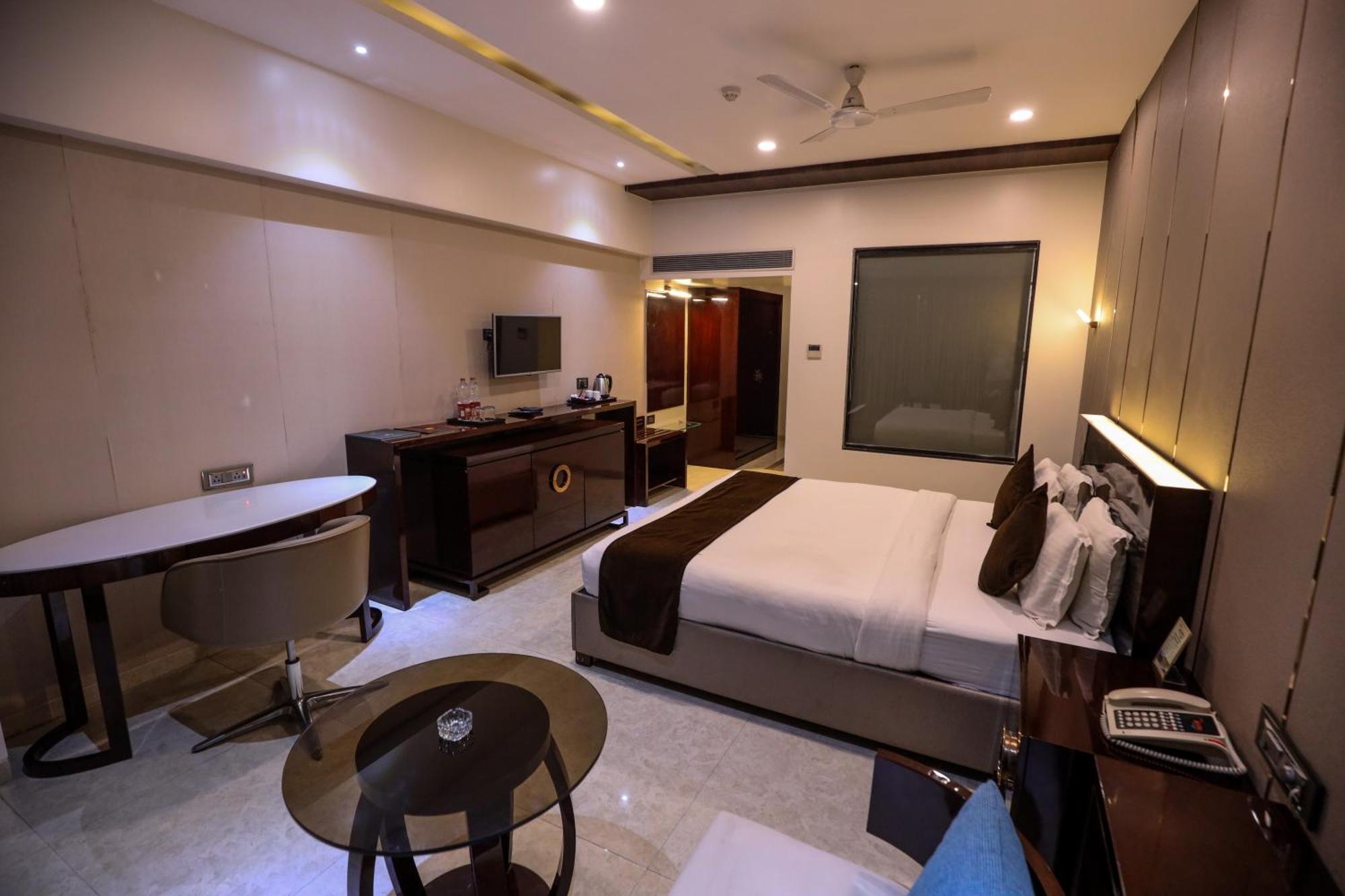 Hotel Atithi, Aurangabad Ngoại thất bức ảnh