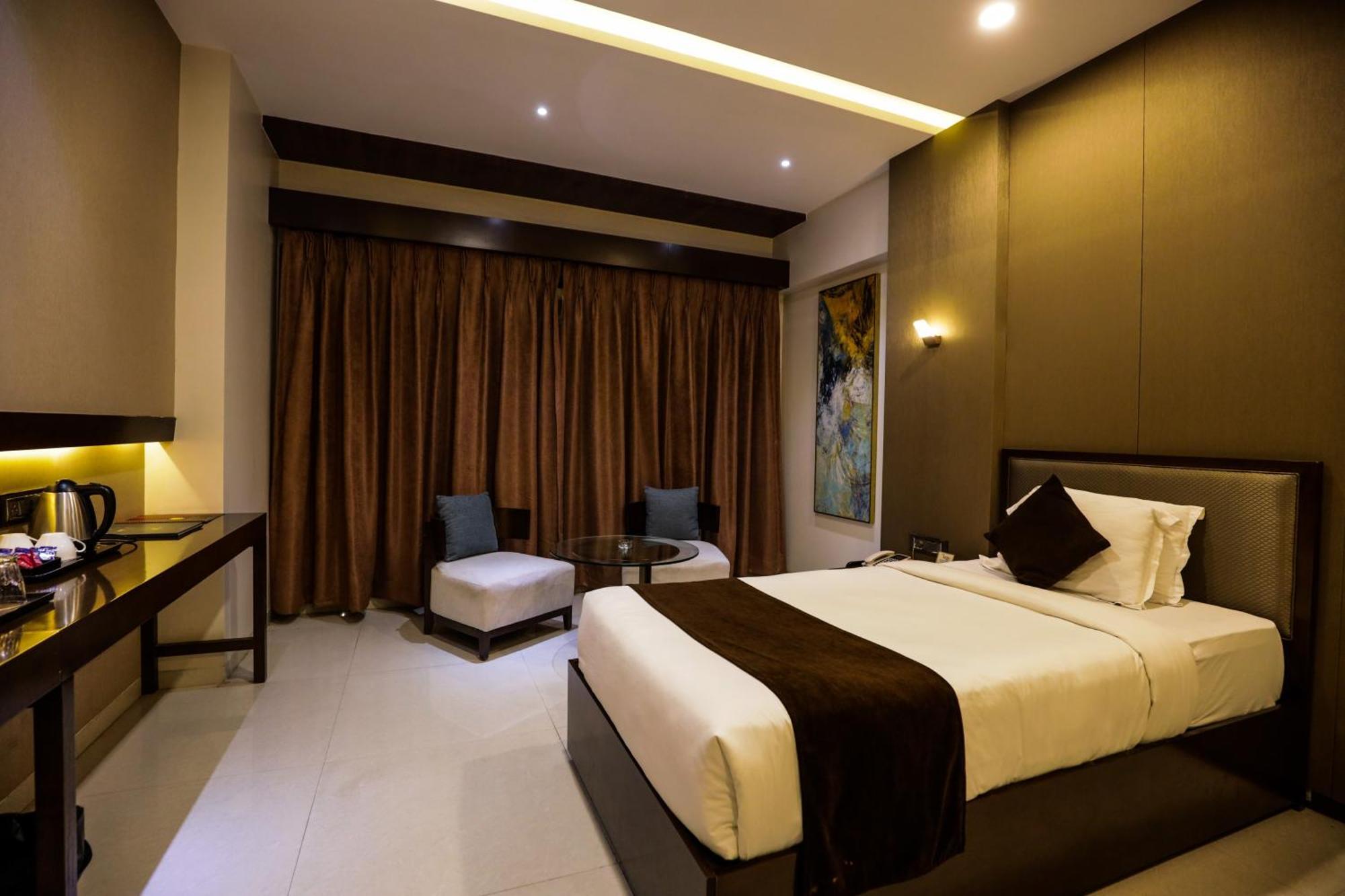 Hotel Atithi, Aurangabad Ngoại thất bức ảnh