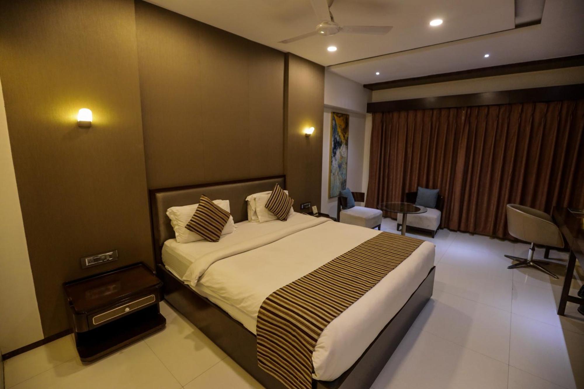 Hotel Atithi, Aurangabad Ngoại thất bức ảnh