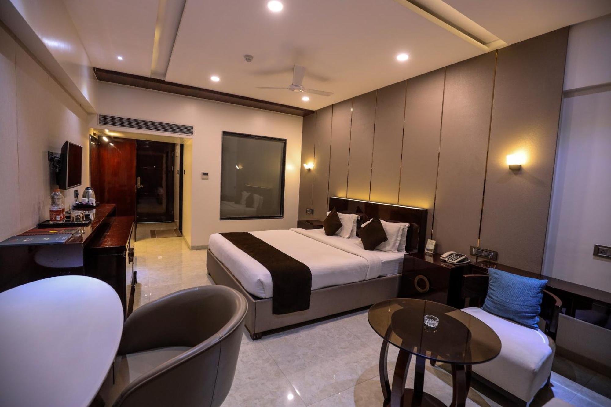 Hotel Atithi, Aurangabad Ngoại thất bức ảnh