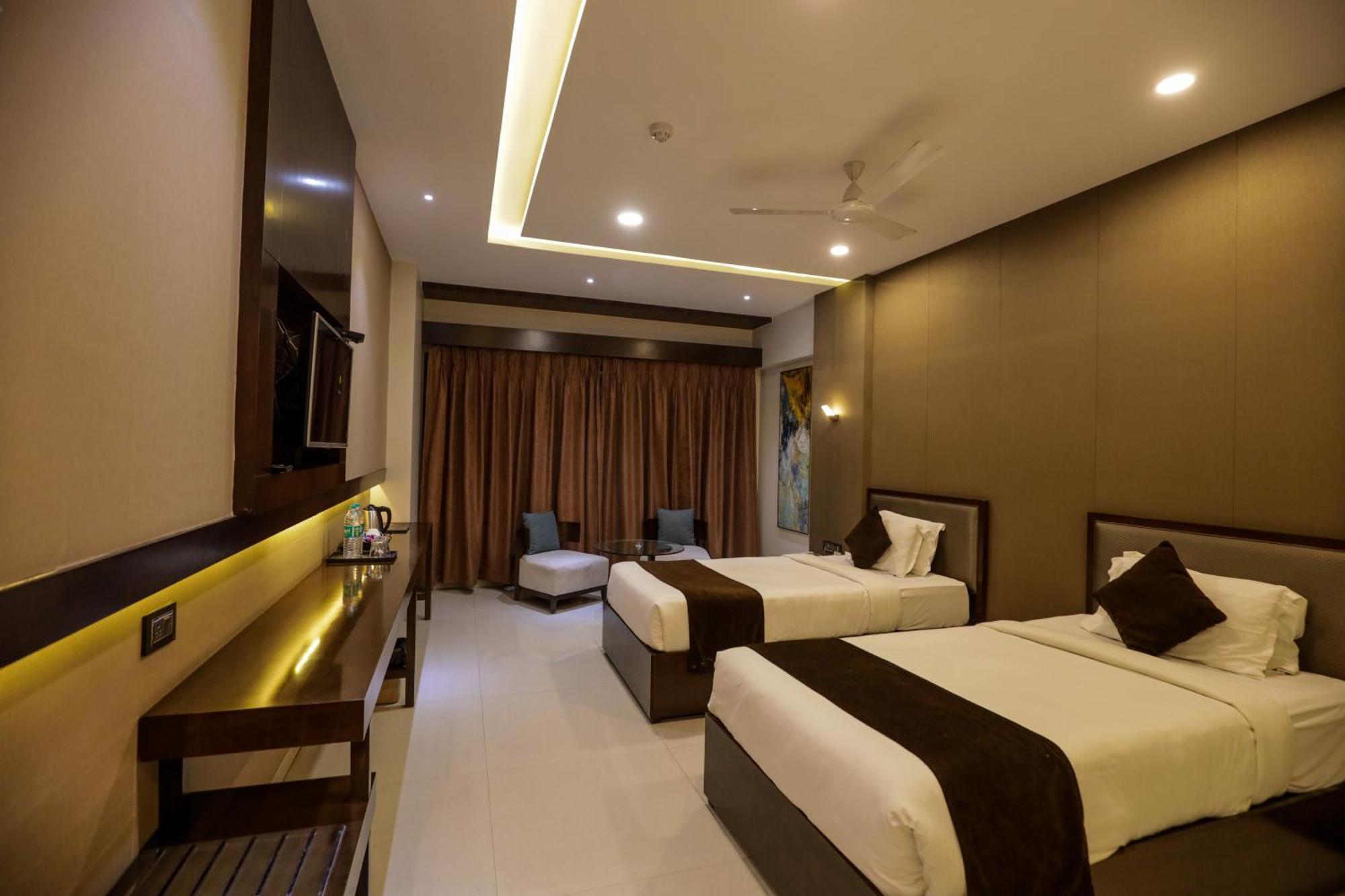 Hotel Atithi, Aurangabad Ngoại thất bức ảnh