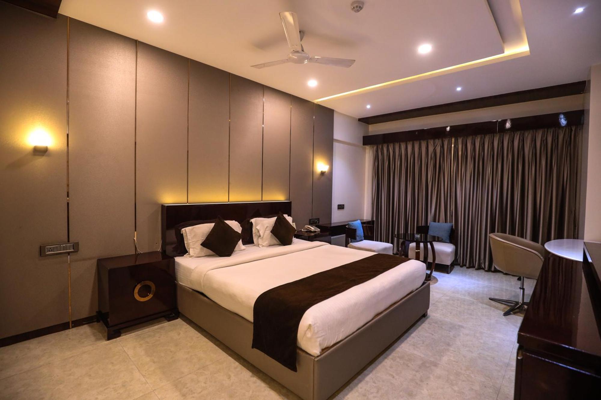 Hotel Atithi, Aurangabad Ngoại thất bức ảnh