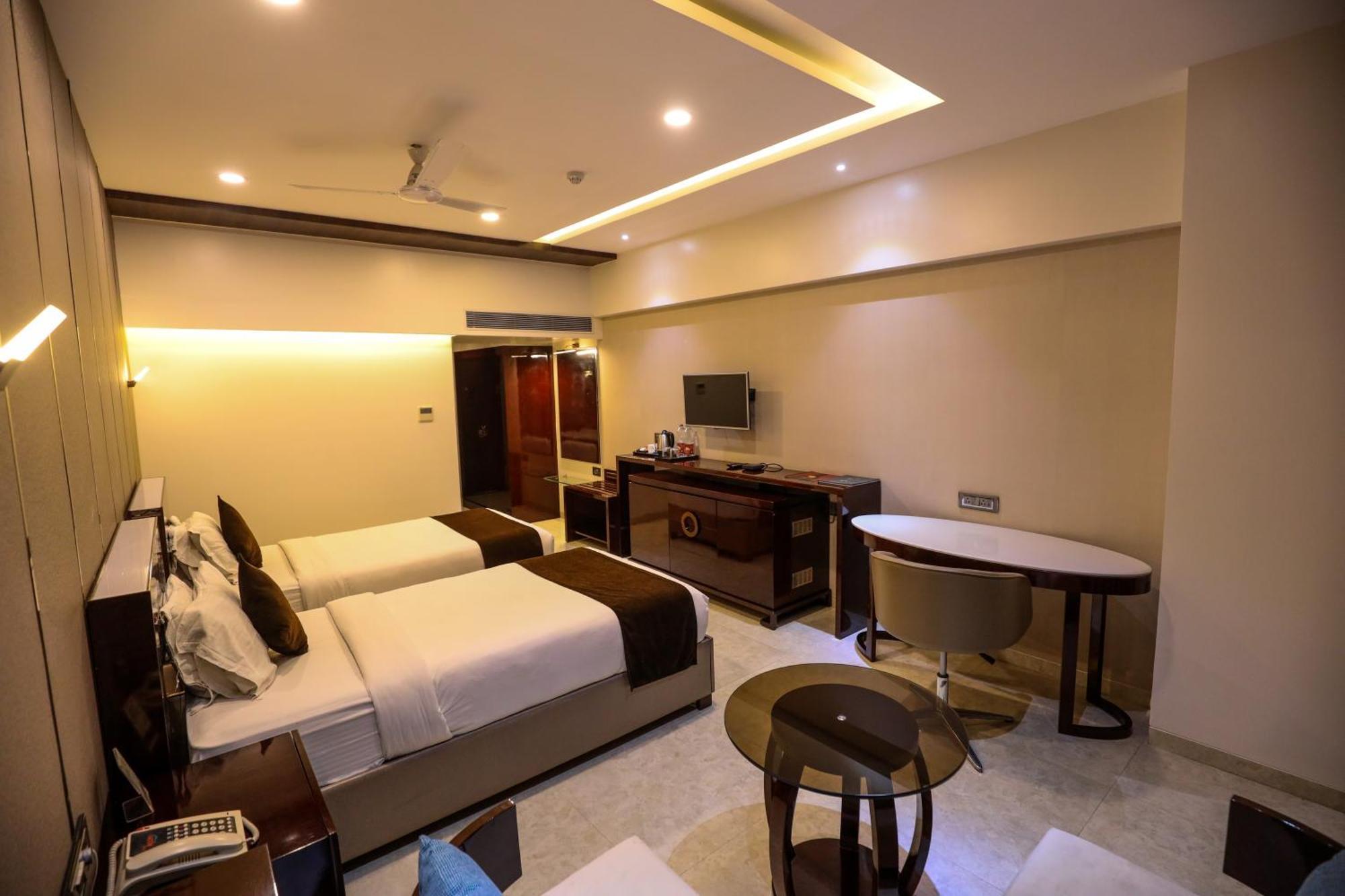 Hotel Atithi, Aurangabad Ngoại thất bức ảnh