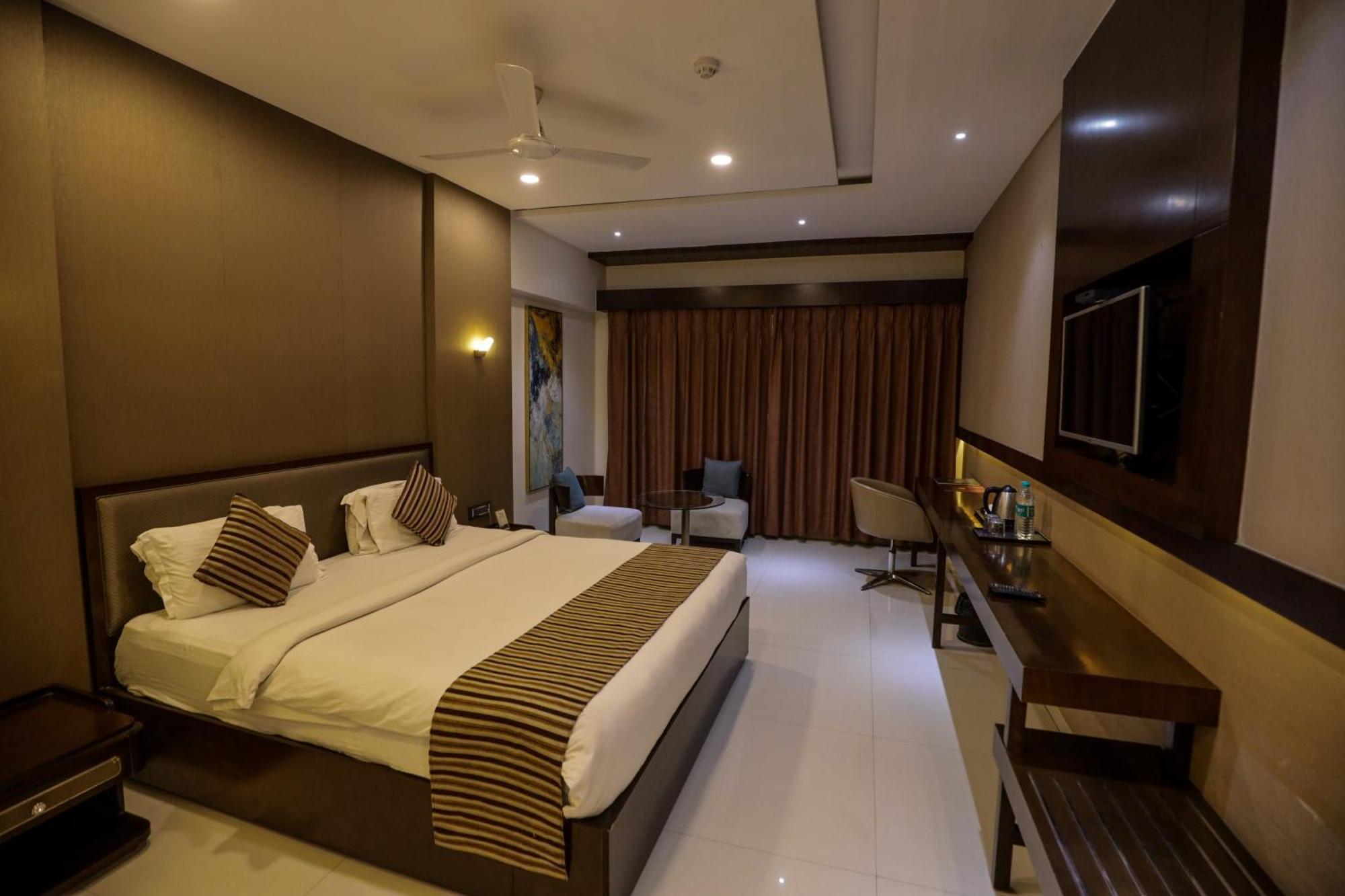 Hotel Atithi, Aurangabad Ngoại thất bức ảnh